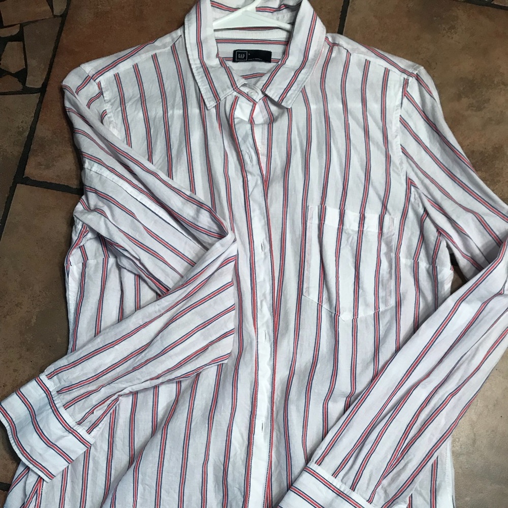 Women’s GAP  Button Down